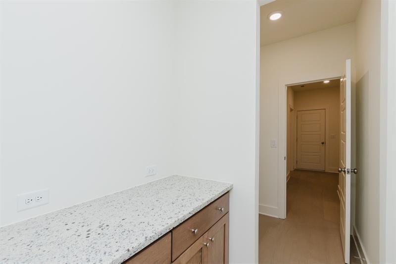 8320 Creekside Overlook