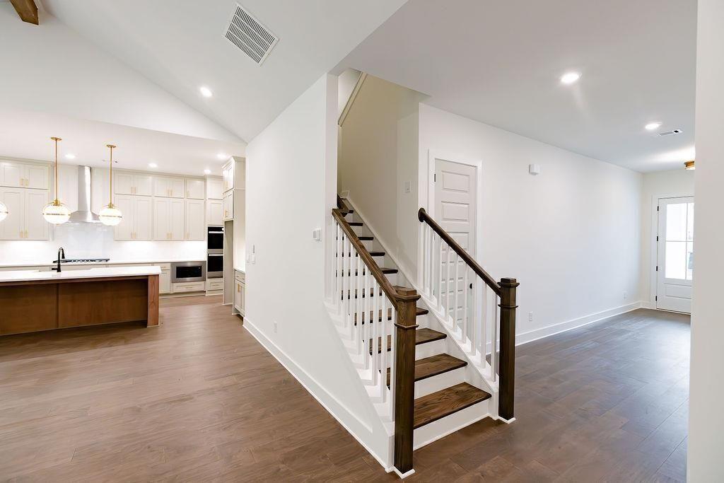 8350 Creekside Overlook Drive