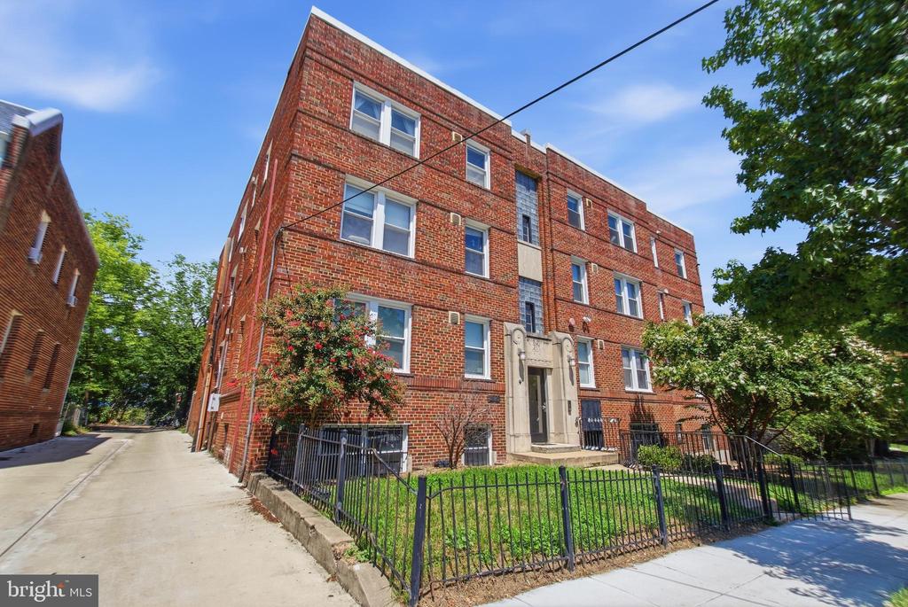 1380 BRYANT STREET NE Unit: 10
