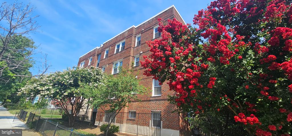 1380 BRYANT STREET NE Unit: 10