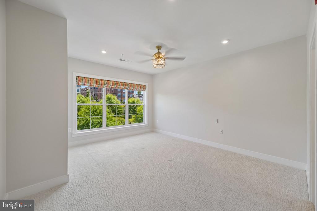 104 SAINT IVES PLACE 402