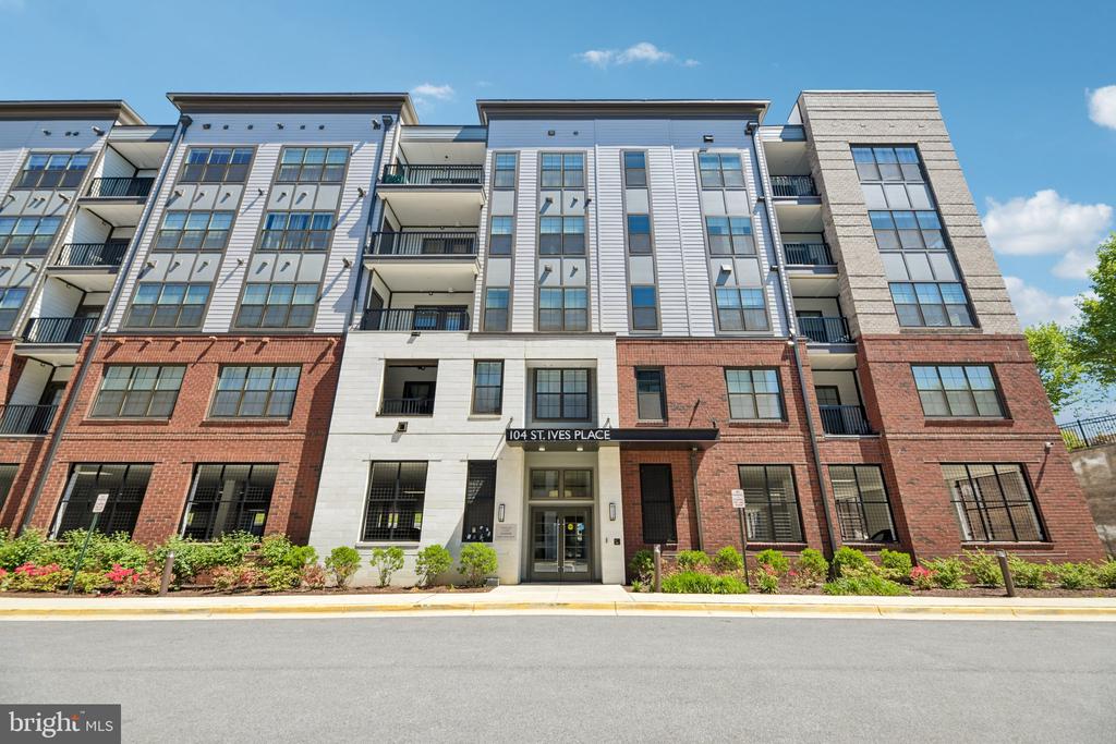 104 SAINT IVES PLACE 402