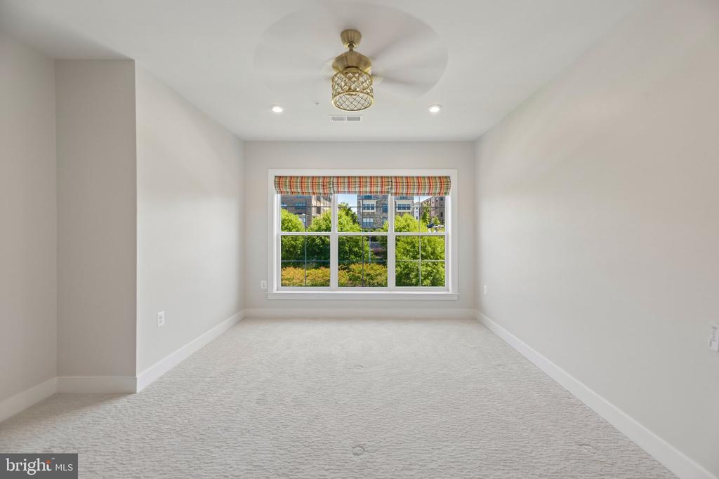 104 SAINT IVES PLACE 402