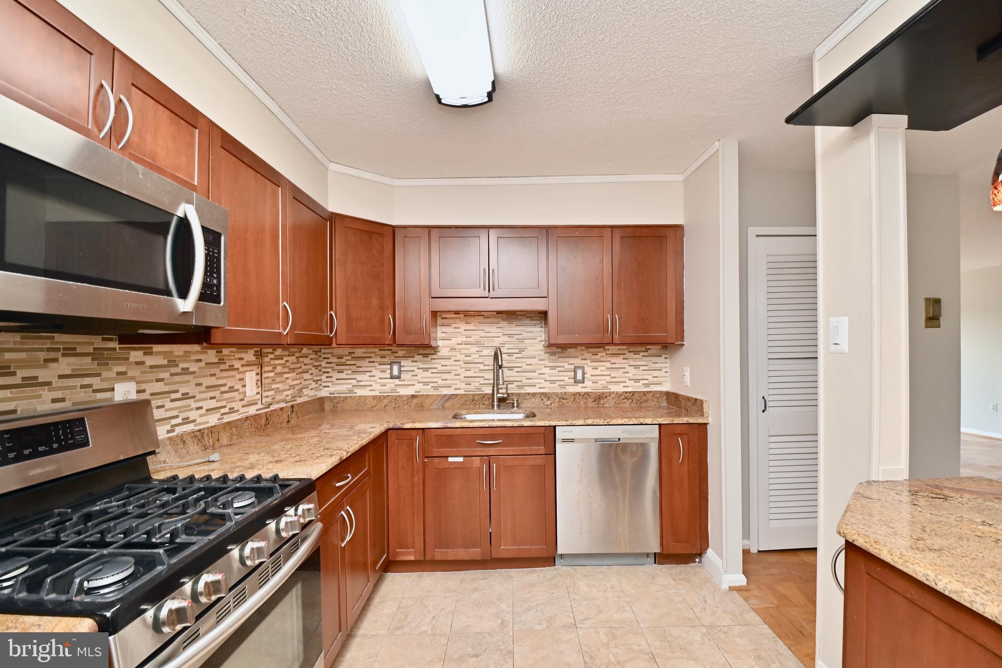 1300 ARMY NAVY DRIVE 729
