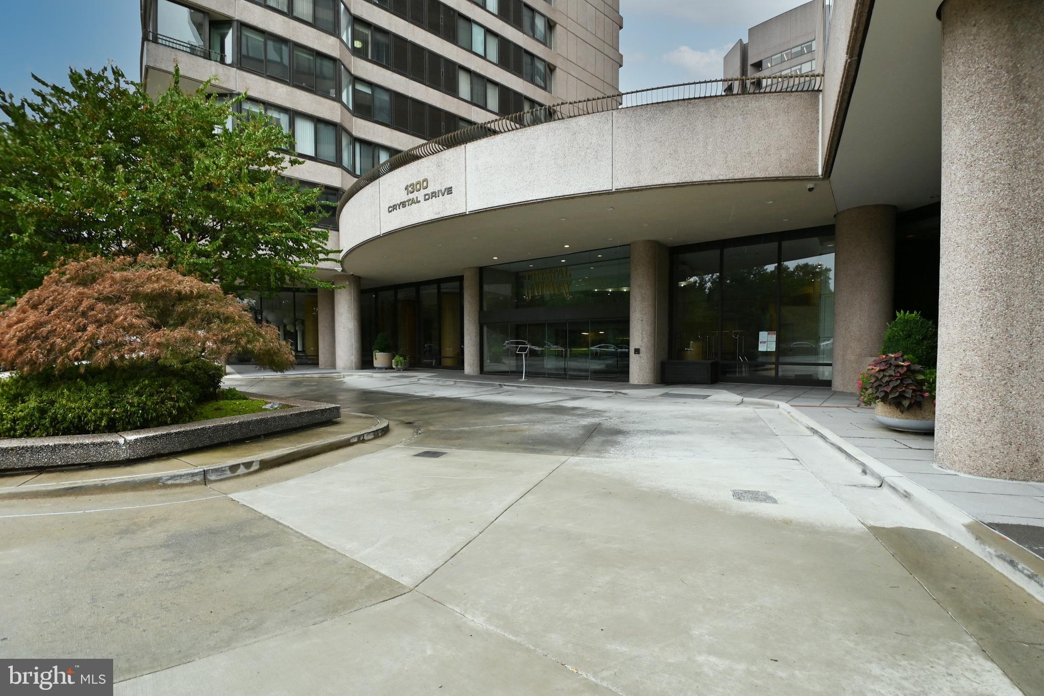 1300 CRYSTAL DRIVE PH8S