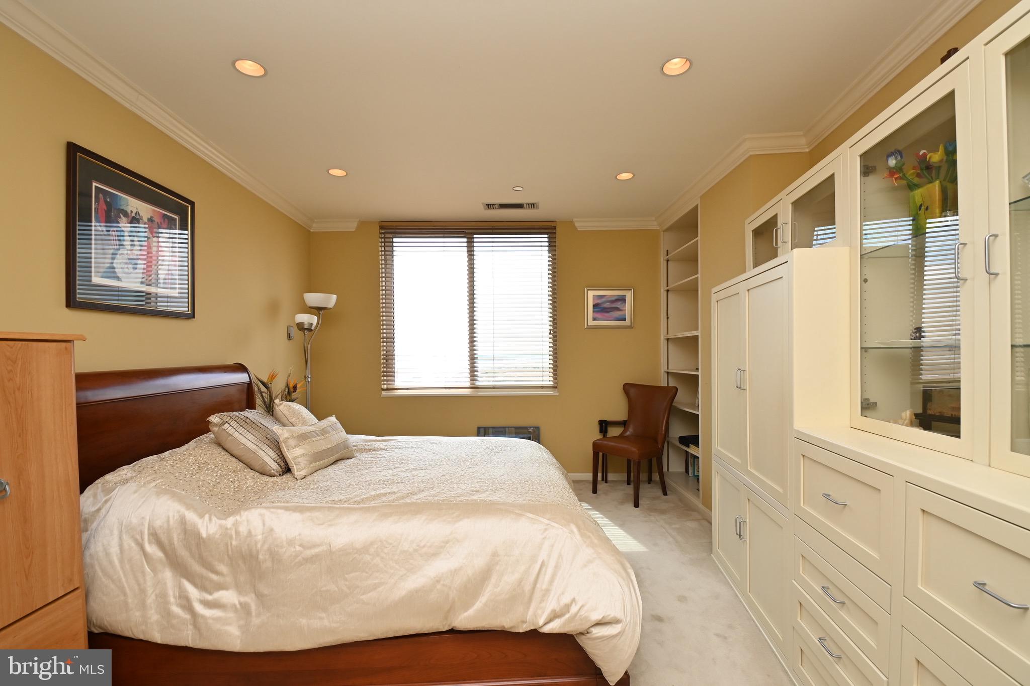 1300 CRYSTAL DRIVE PH8S
