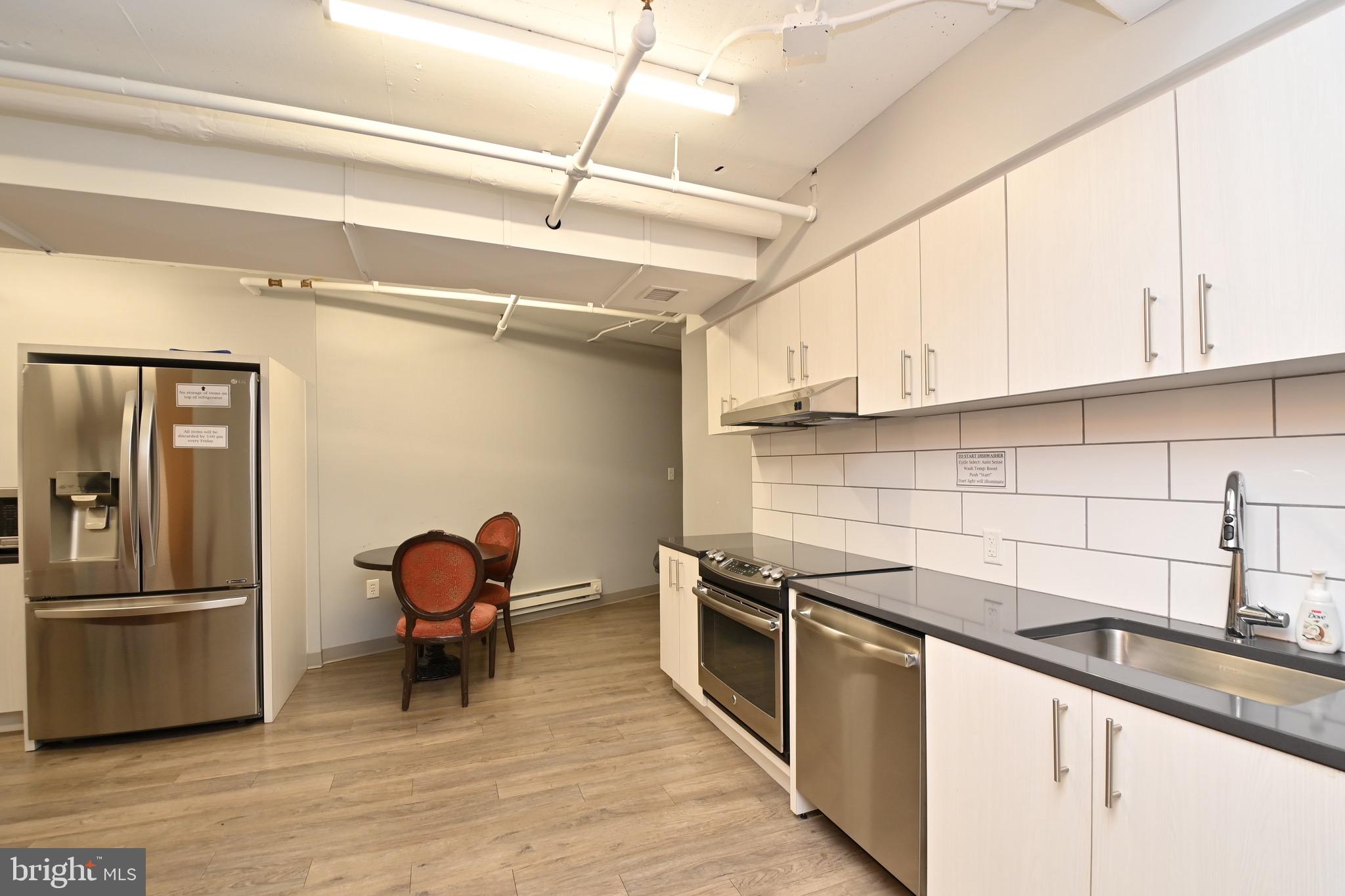 1300 CRYSTAL DRIVE PH8S