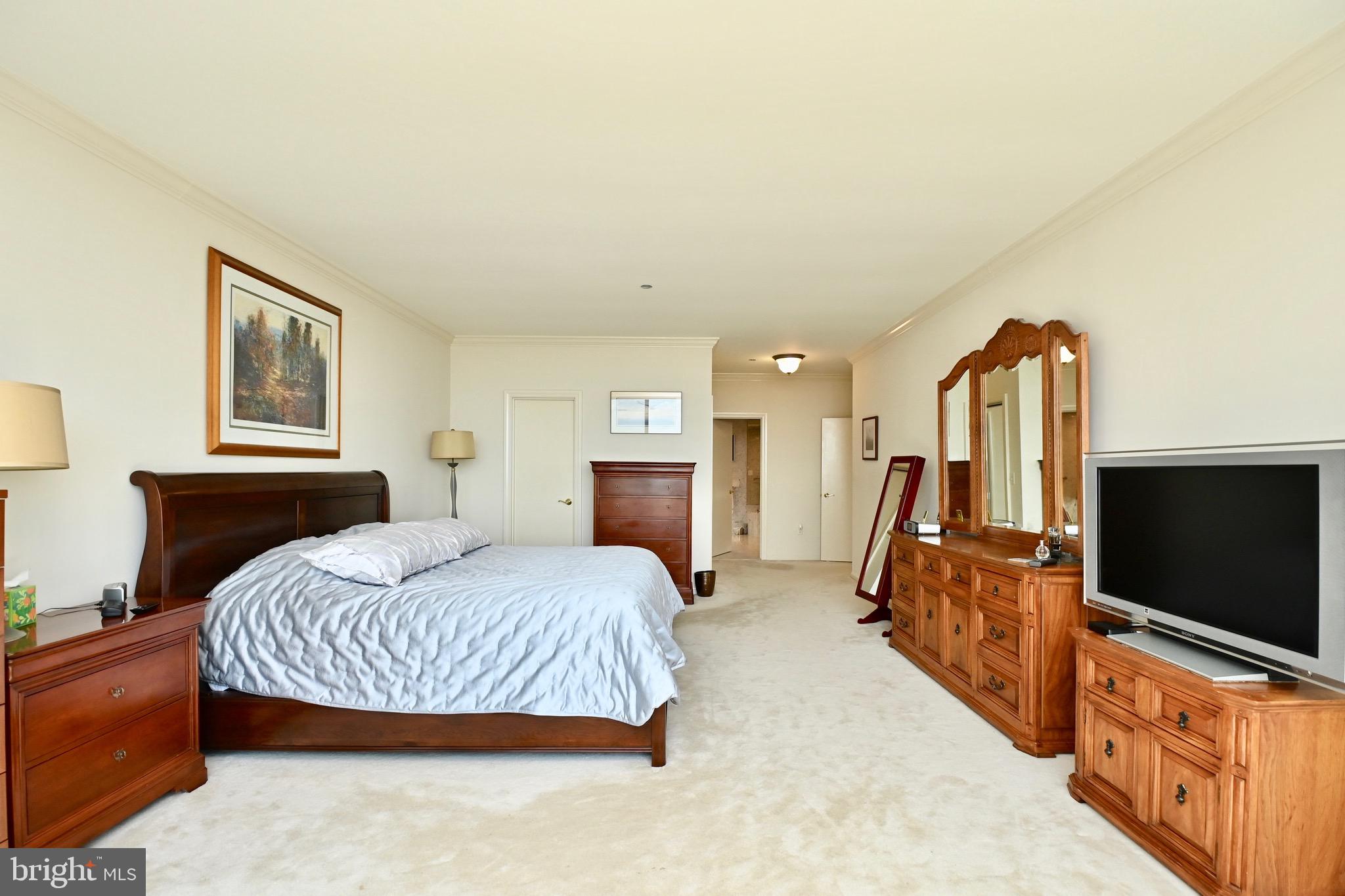 1300 CRYSTAL DRIVE PH8S
