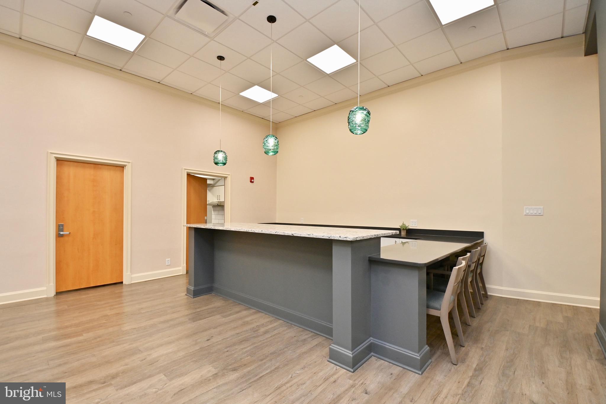 1300 CRYSTAL DRIVE PH8S