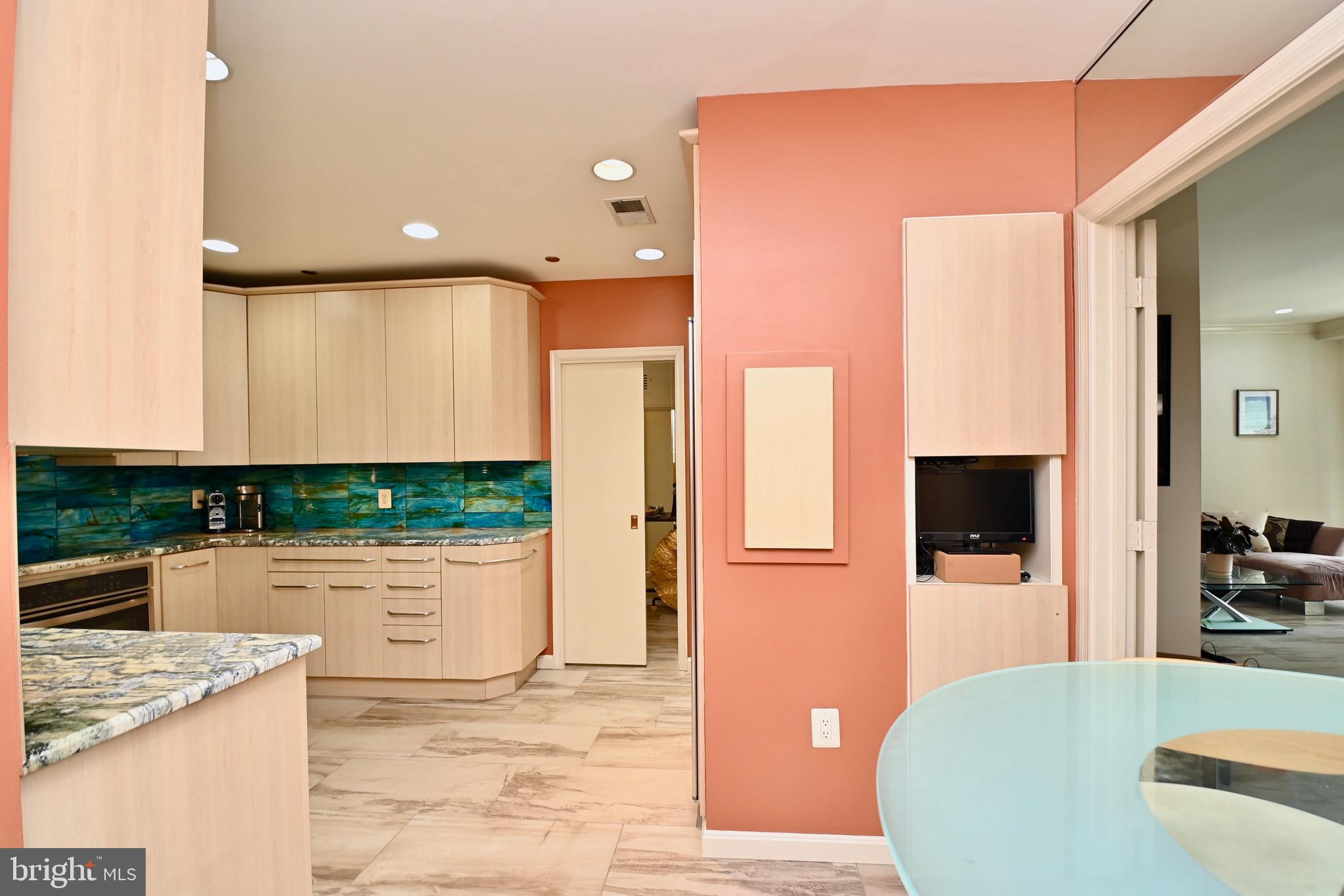 1300 CRYSTAL DRIVE PH8S