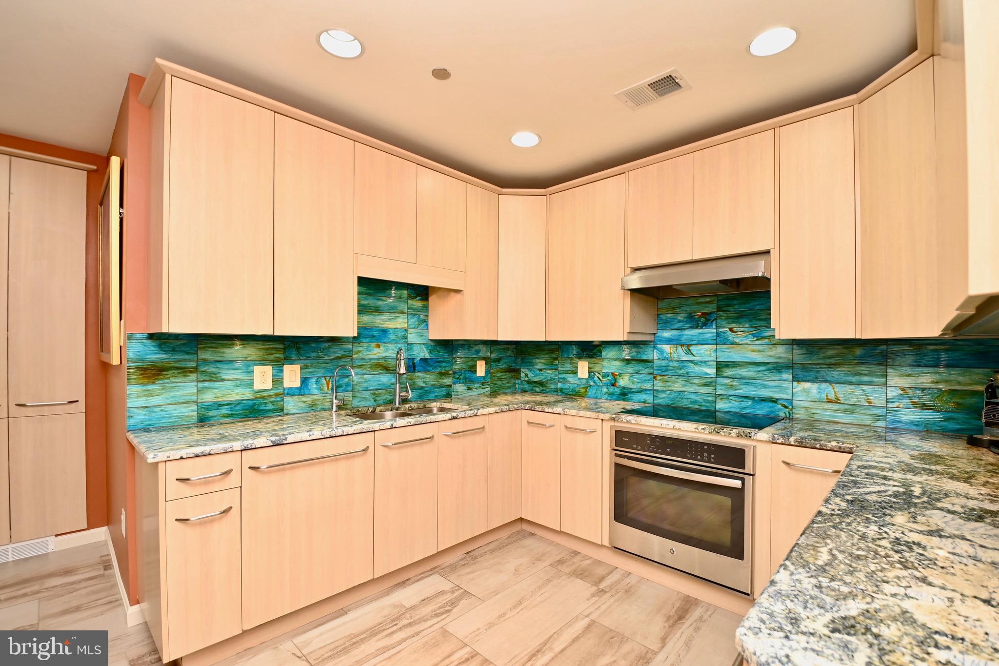 1300 CRYSTAL DRIVE PH8S