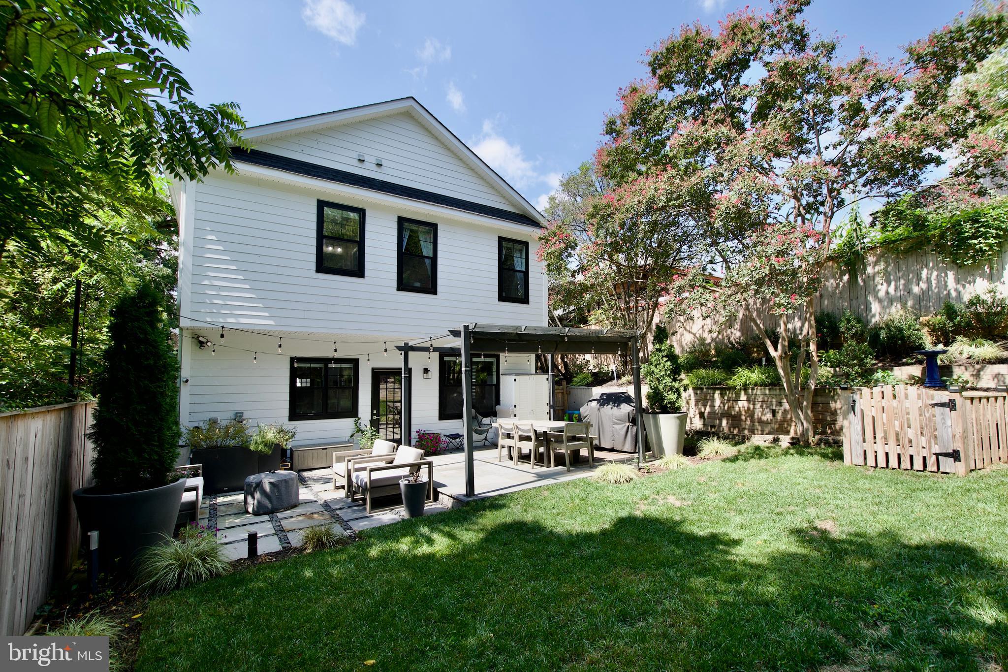 2007 S MONROE STREET