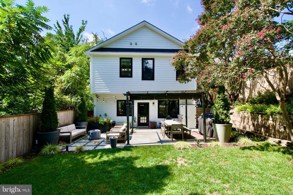 2007 S MONROE STREET