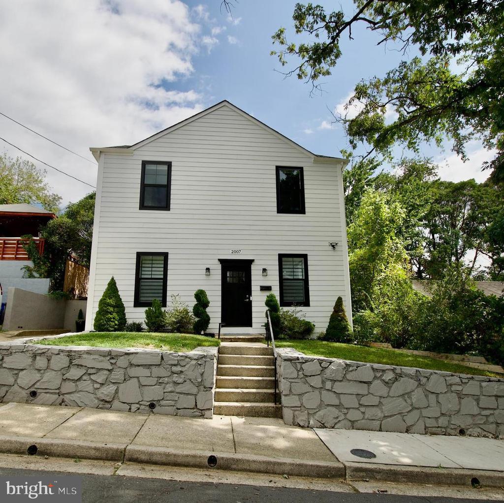2007 S MONROE STREET