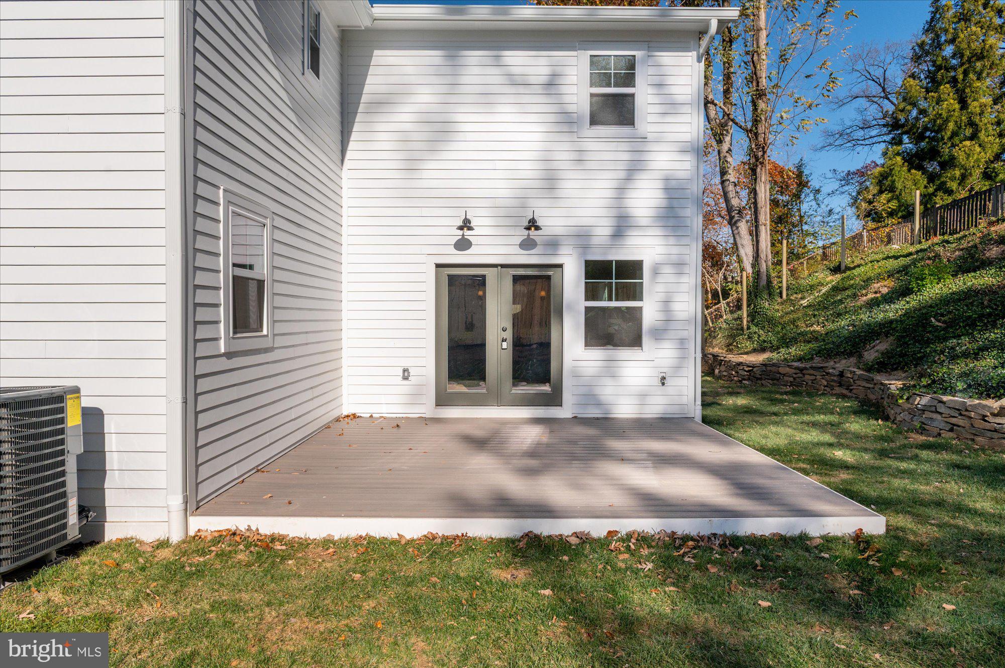 945 N LEBANON STREET