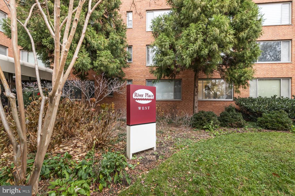 1111 ARLINGTON BOULEVARD 318