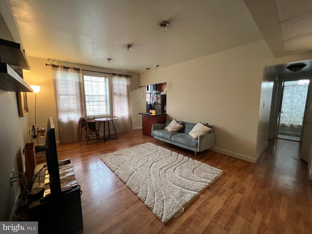 1808 QUEENS LANE Unit: 4-212