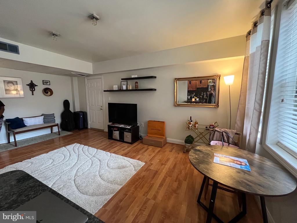 1808 QUEENS LANE Unit: 4-212