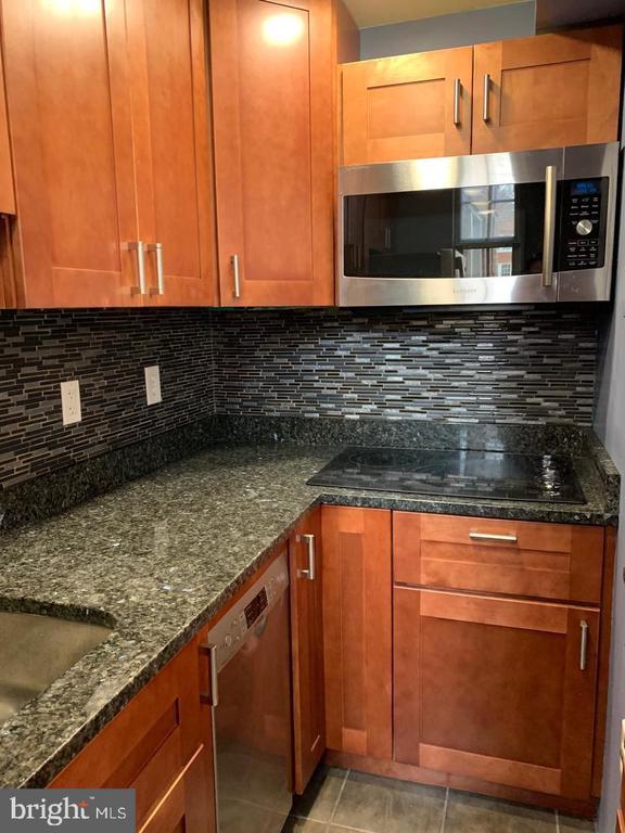 1808 QUEENS LANE Unit: 4-212