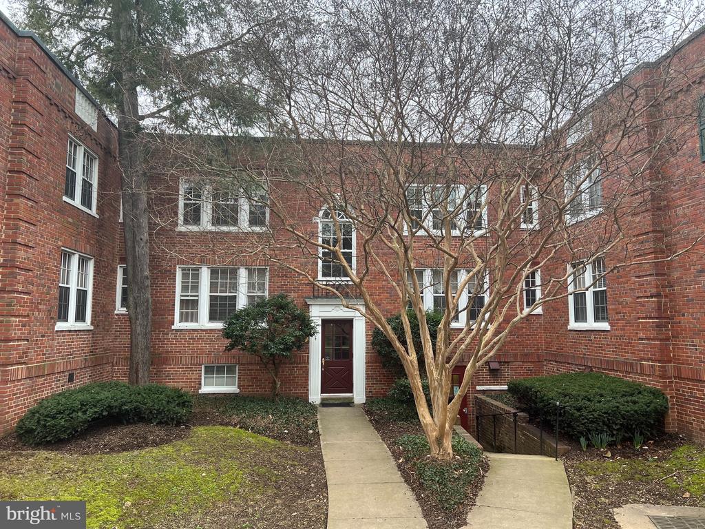 1808 QUEENS LANE Unit: 4-212