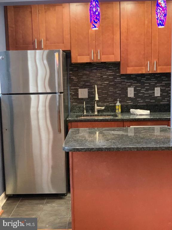 1808 QUEENS LANE Unit: 4-212