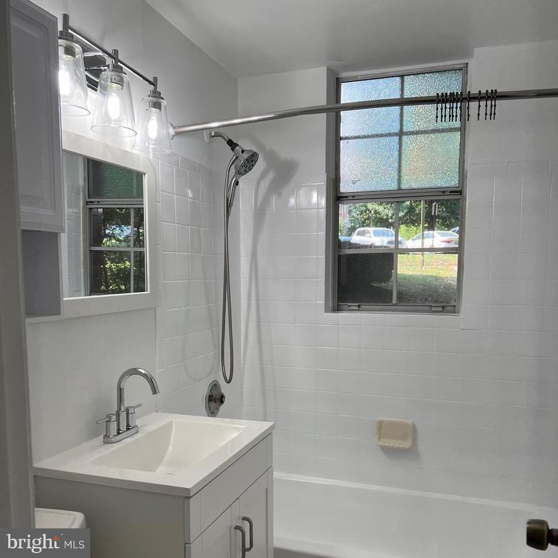 1741 N TROY STREET Unit: 8-422