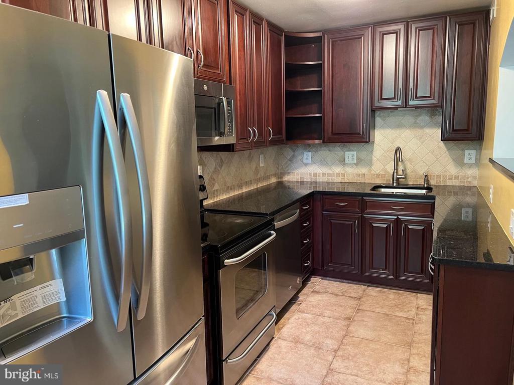1741 N TROY STREET Unit: 8-422