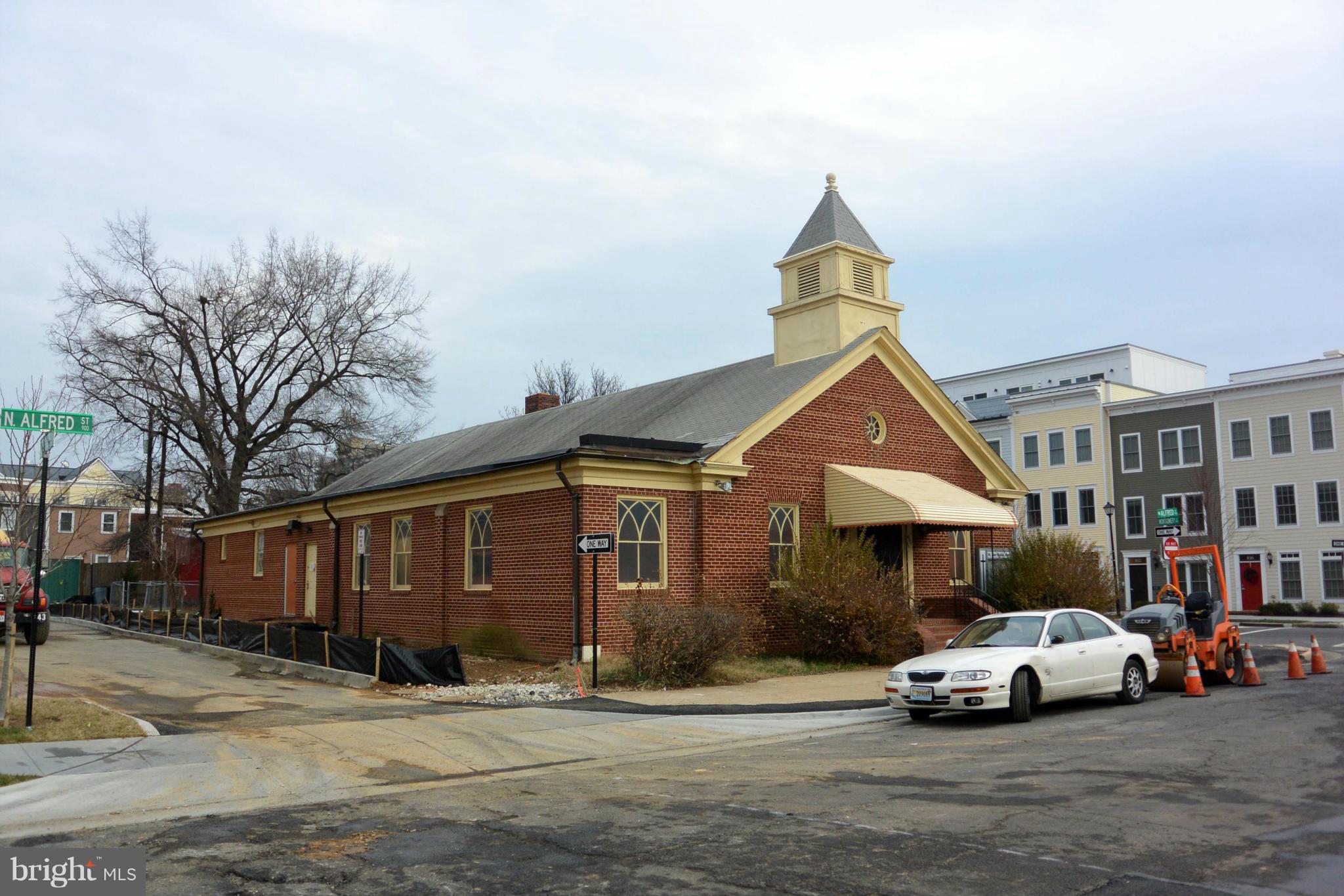 901 N ALFRED STREET