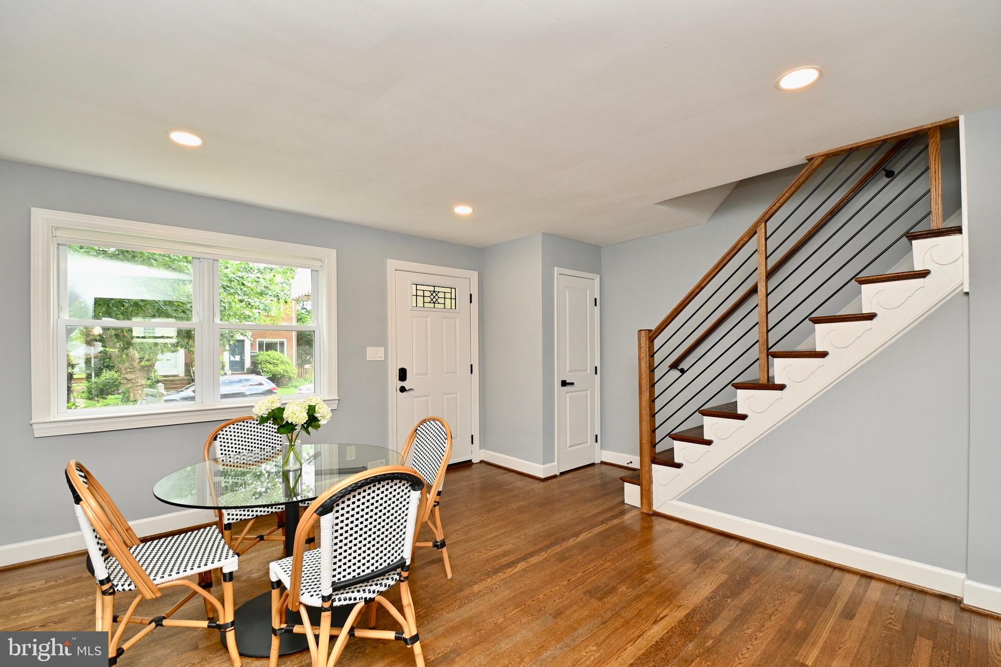 102 E GLENDALE AVENUE
