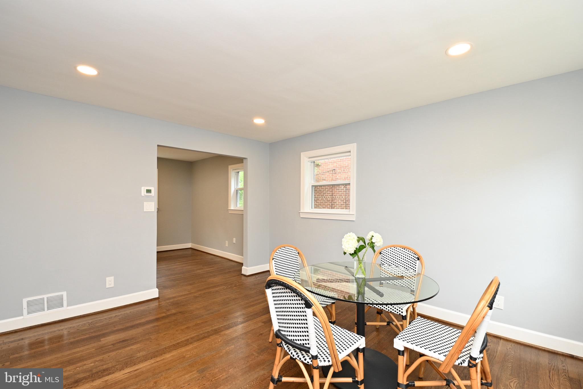 102 E GLENDALE AVENUE