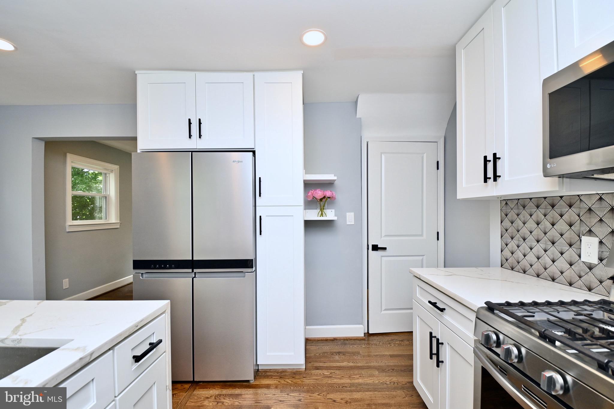 102 E GLENDALE AVENUE