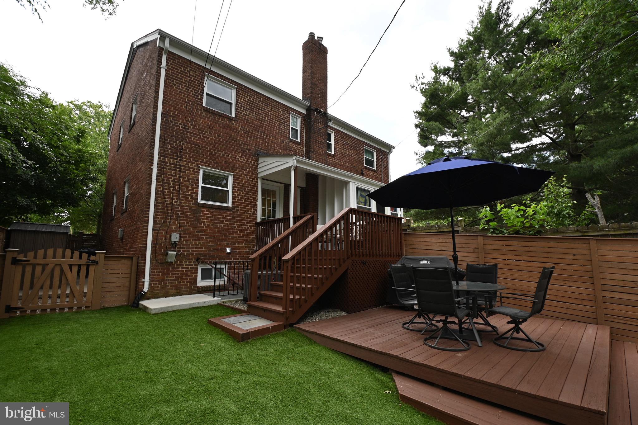 102 E GLENDALE AVENUE