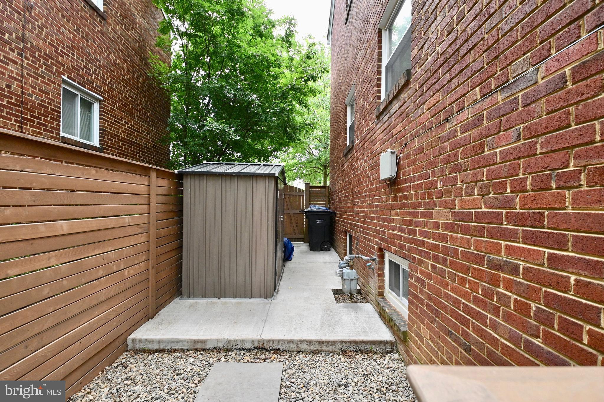 102 E GLENDALE AVENUE