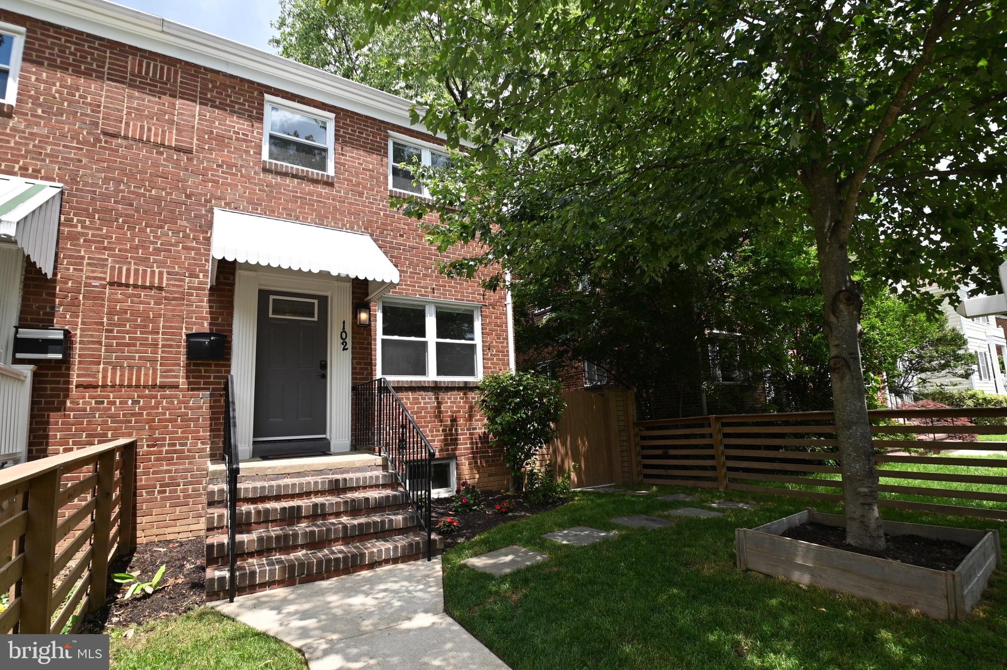 102 E GLENDALE AVENUE