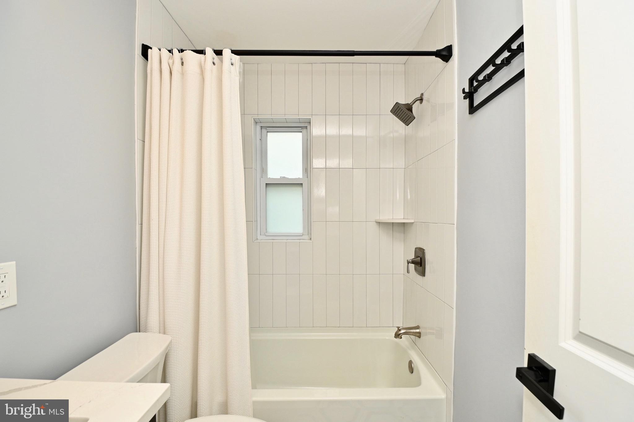102 E GLENDALE AVENUE