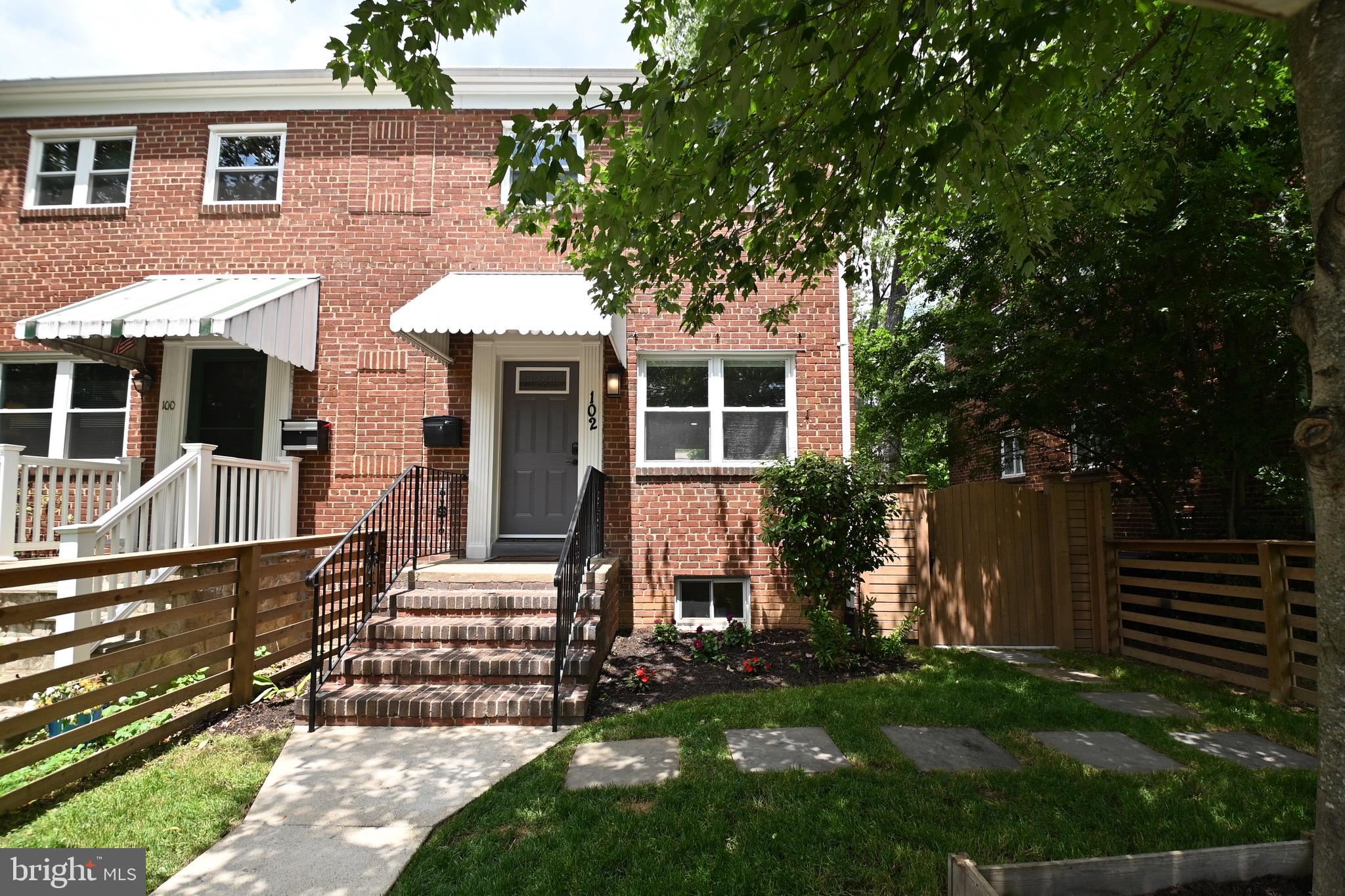 102 E GLENDALE AVENUE