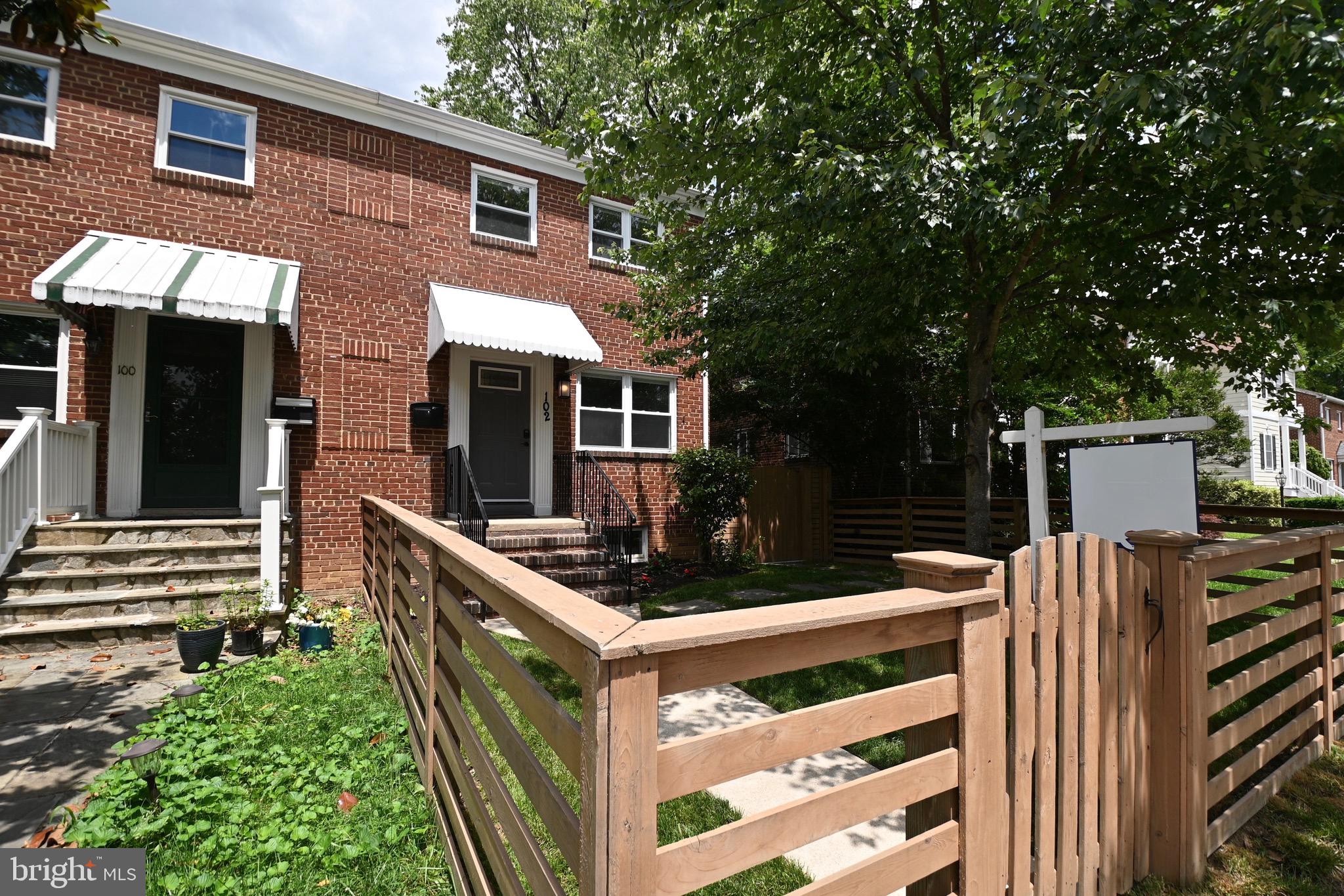 102 E GLENDALE AVENUE