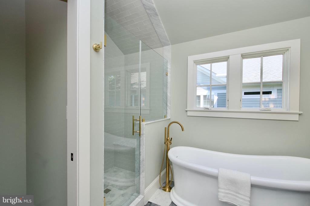 109 E ALEXANDRIA AVENUE