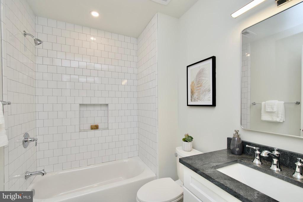 109 E ALEXANDRIA AVENUE