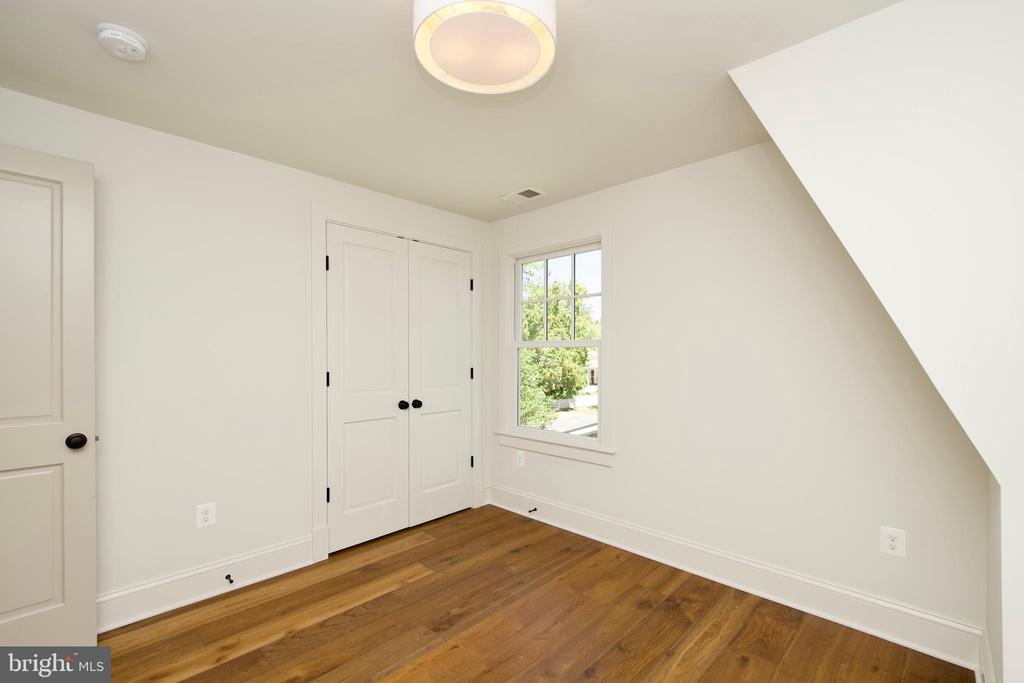 109 E ALEXANDRIA AVENUE