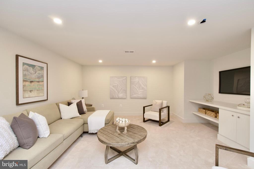 109 E ALEXANDRIA AVENUE
