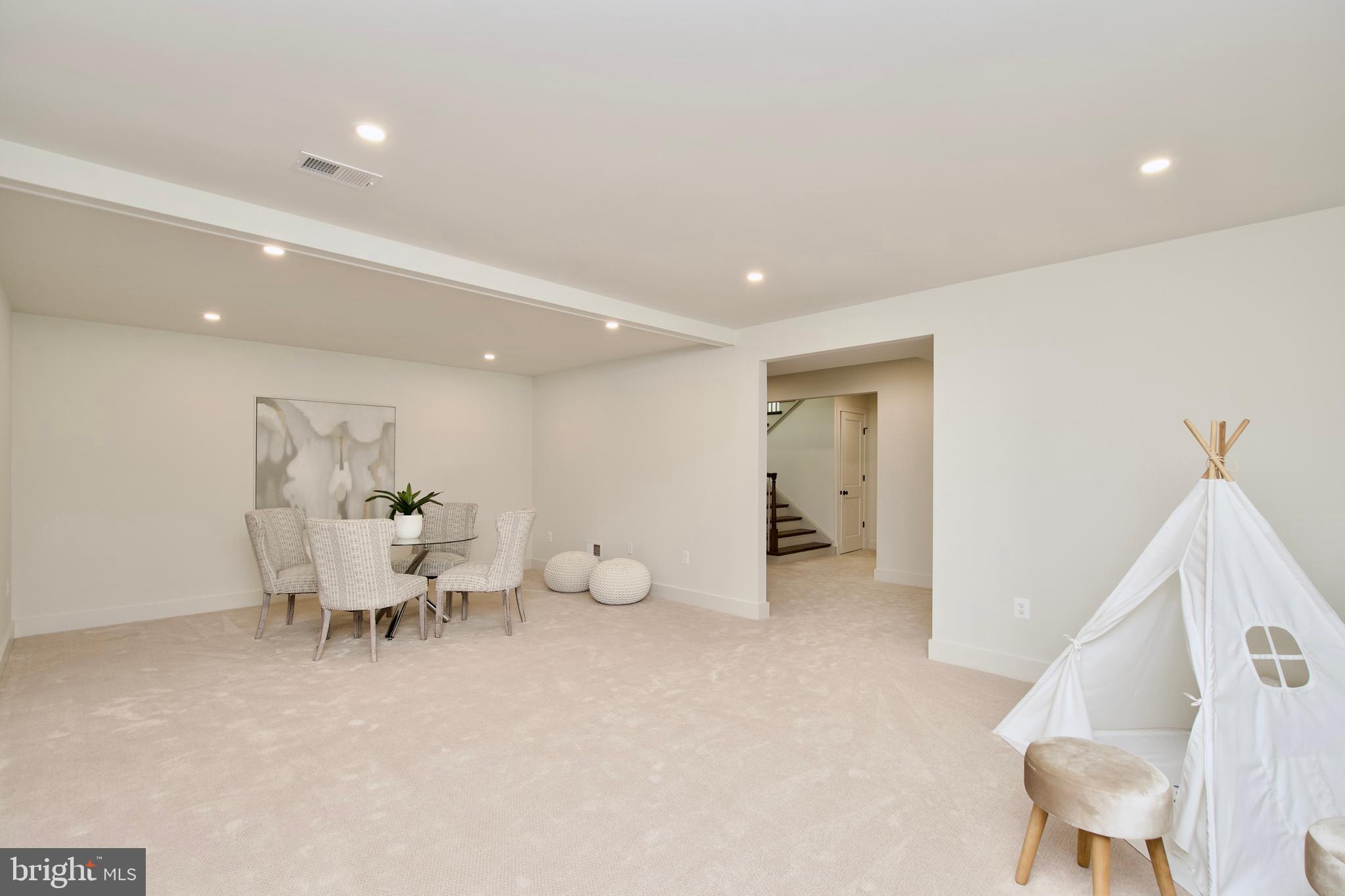 109 E ALEXANDRIA AVENUE