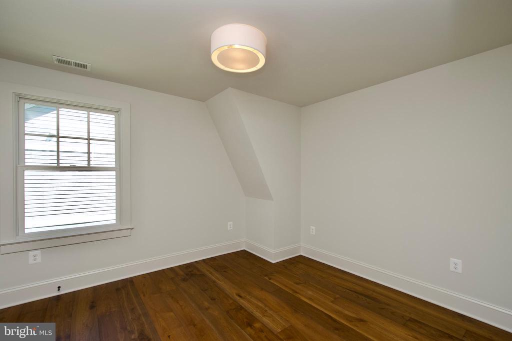 109 E ALEXANDRIA AVENUE