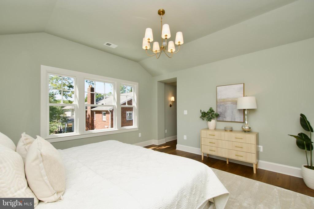 109 E ALEXANDRIA AVENUE