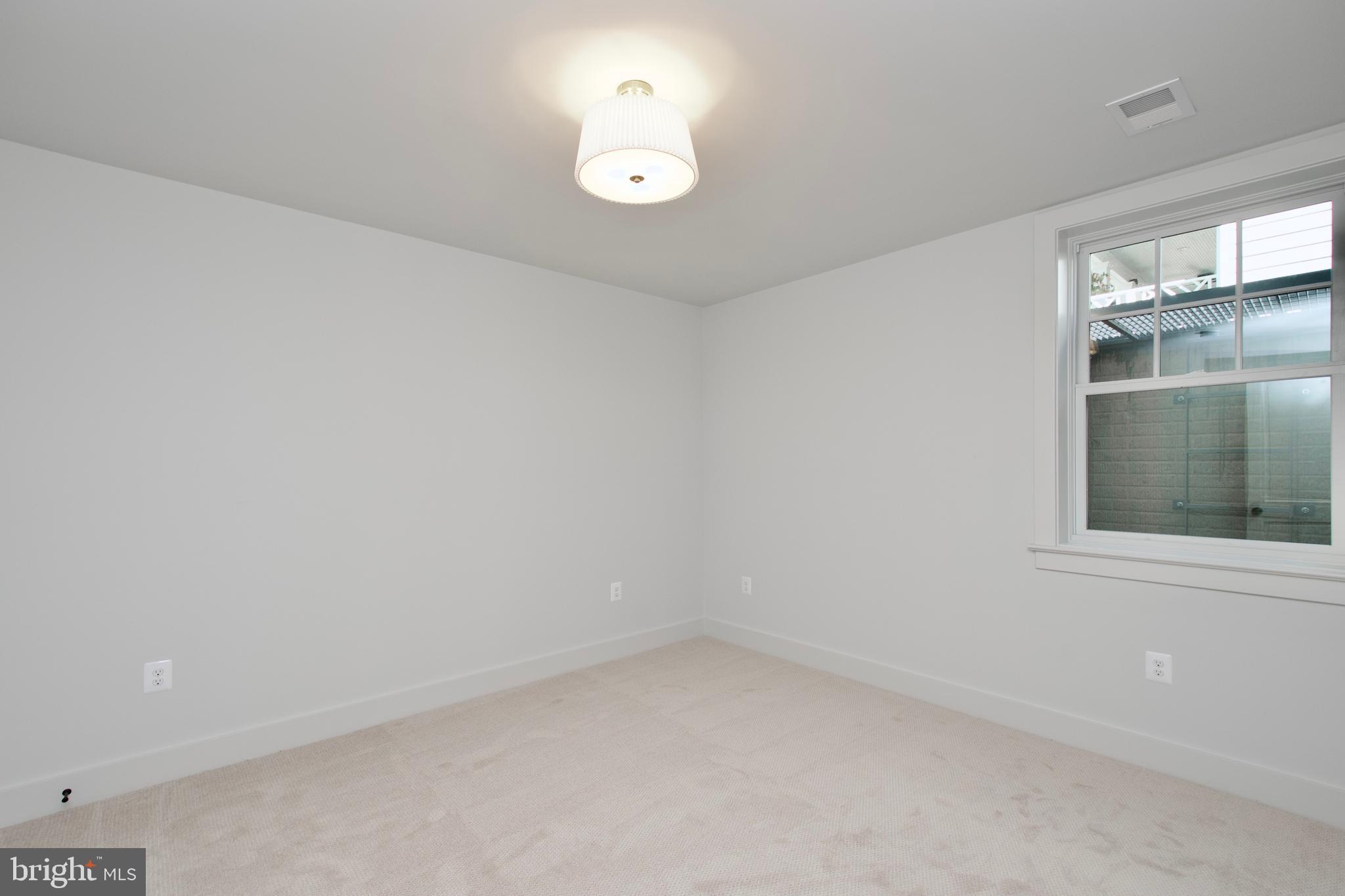 109 E ALEXANDRIA AVENUE