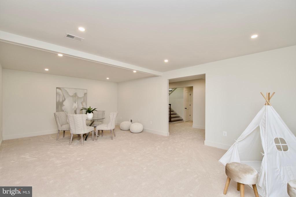 109 E ALEXANDRIA AVENUE