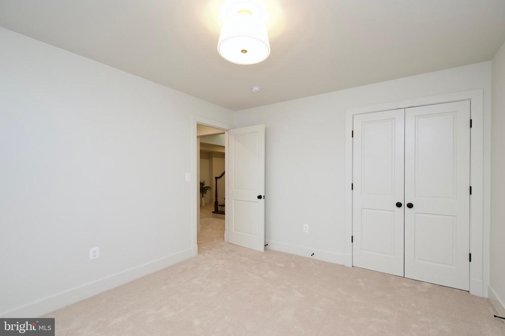 109 E ALEXANDRIA AVENUE