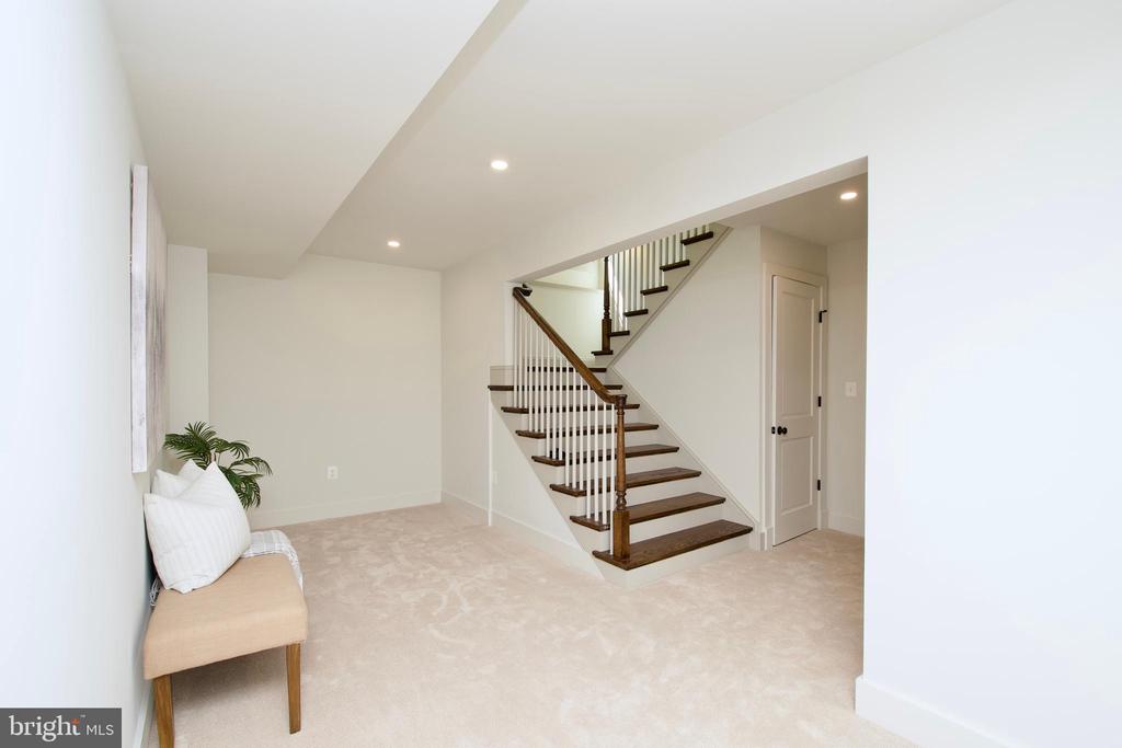 109 E ALEXANDRIA AVENUE