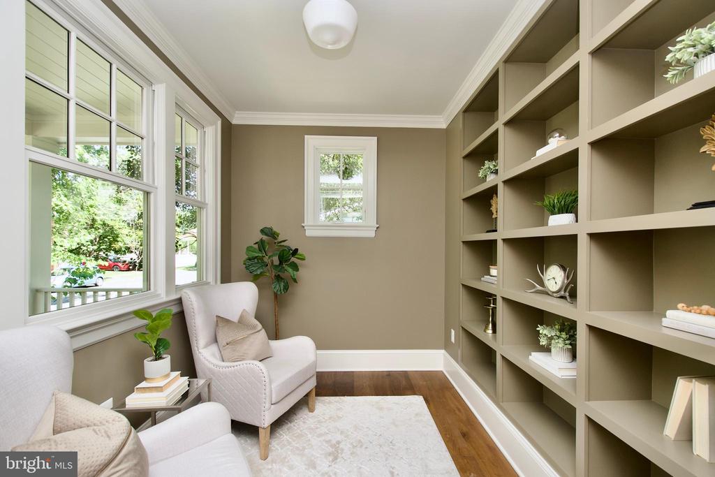 109 E ALEXANDRIA AVENUE