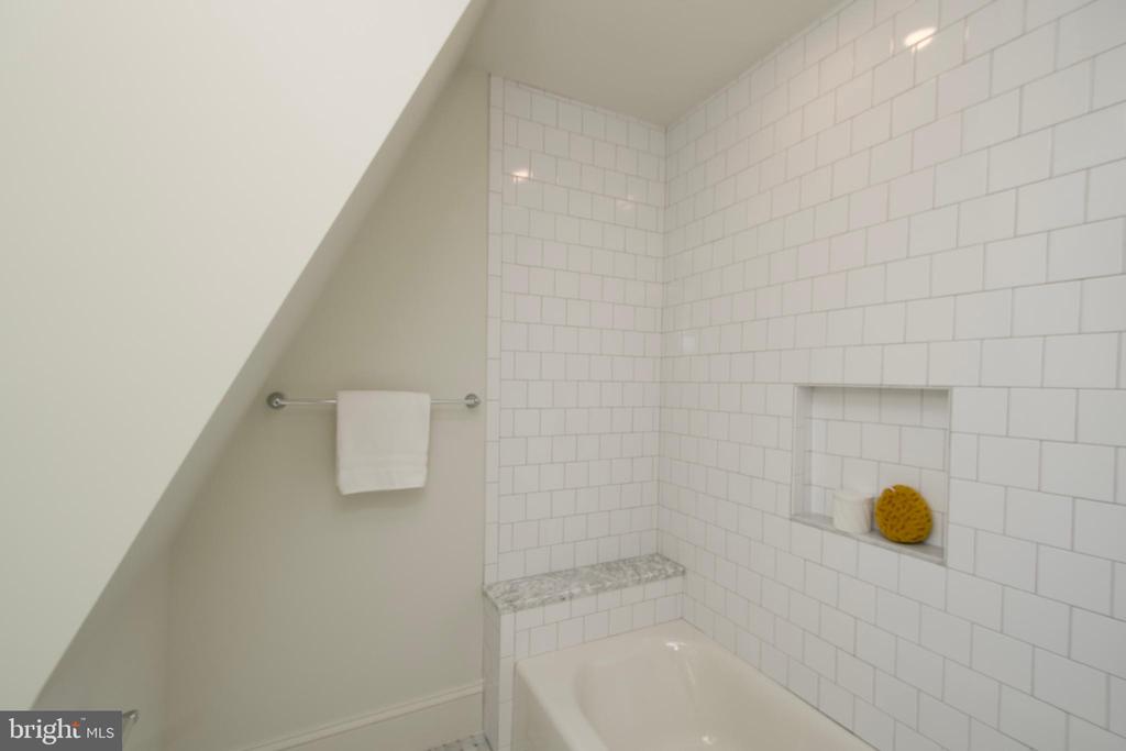 109 E ALEXANDRIA AVENUE